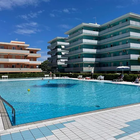 Inviting Retreat With Pool And Balcony * Bibione