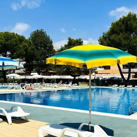 Inviting Retreat With Pool And Balcony Bibione